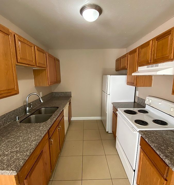 1st image of 5127 Garden Ln APT C