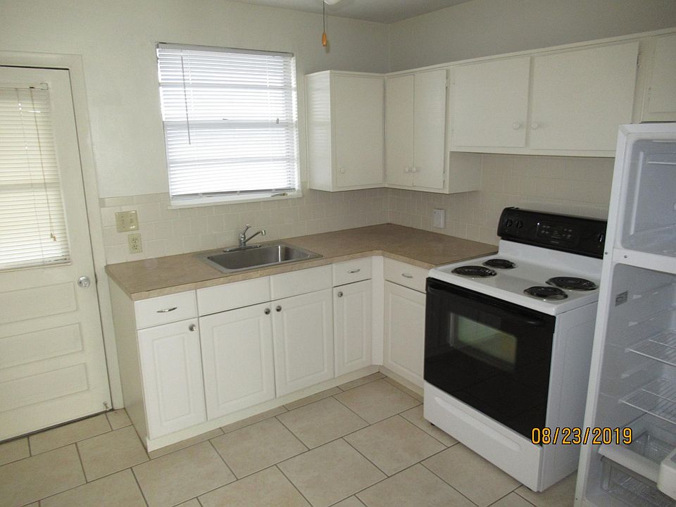 2nd image of 429 9th Ave N