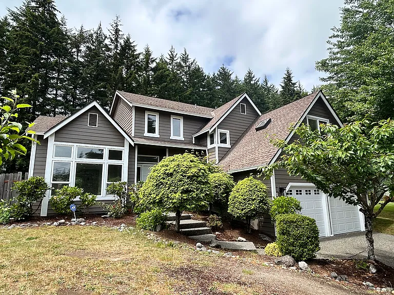 10928 Hillsboro Dr NW — Photo 1