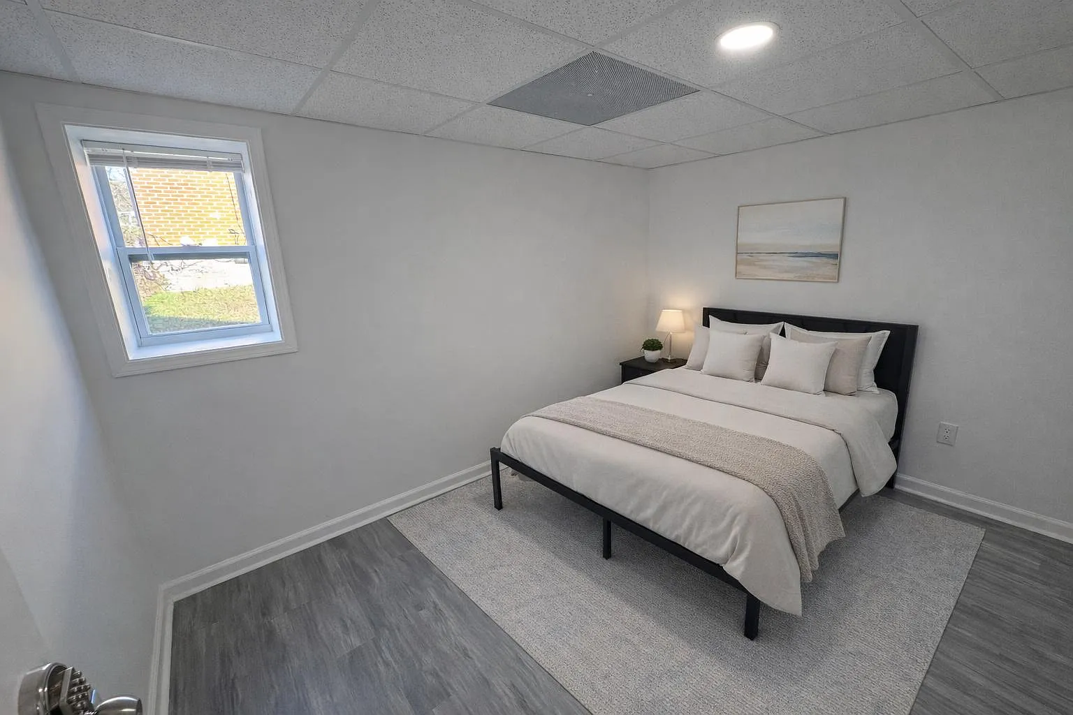 4 bed, 3.0 bath, 2100 sqft, $706 — Photo 1