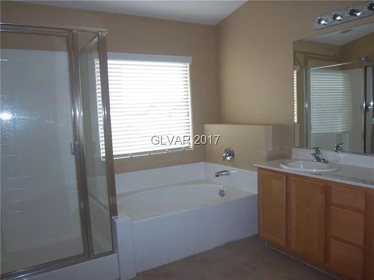 3761 Hollycroft Dr — Photo 14