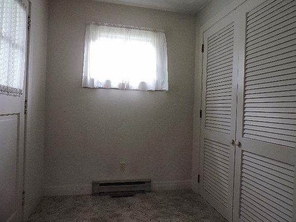 3rd image of 470 Willard St