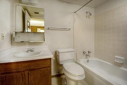 5th image of 1515 E 10th St #V5g9gmmjx