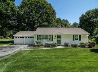 80 Dennison Rd, Essex, CT 06426