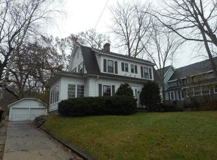 238 Prospect Ave, Pewaukee, WI 53072