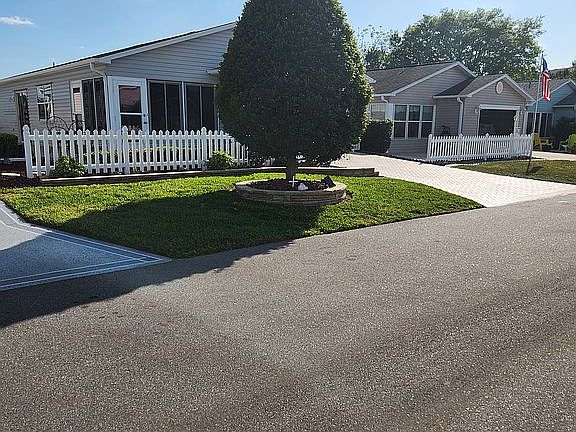 2nd image of 1510 Lozano Ave