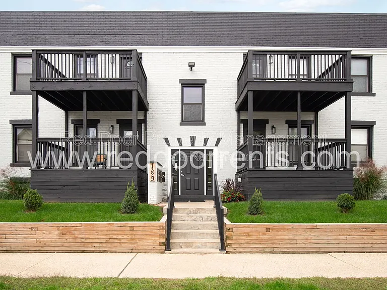 1329 E Market St #8 — Photo 1