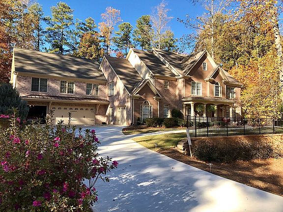 4th image of 275 Dogwood Walk Ln