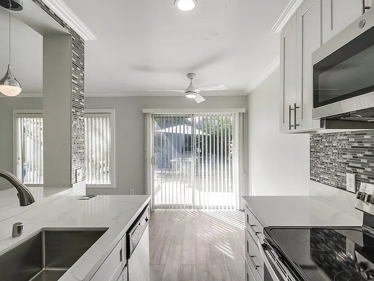 1254 Robinson Ave — Photo 1