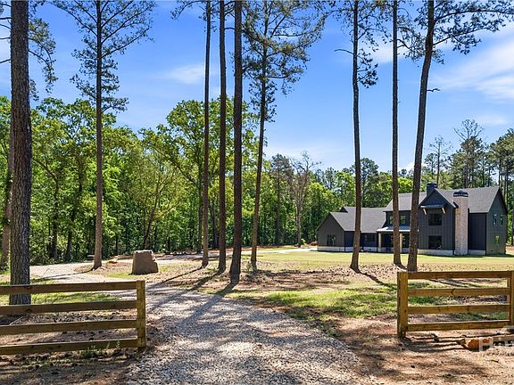 2nd image of 270 Indian Creek Road