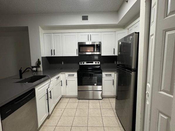8000 N Nob Hill Rd APT 104