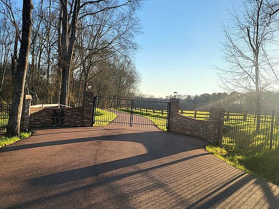 2nd image of 225 Coats Rd