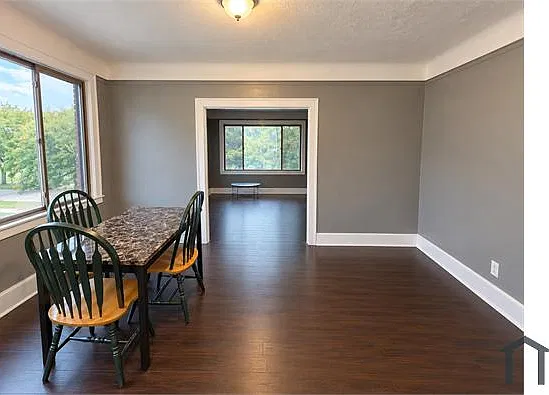 2 bed, 1000 sqft, $1,100 — Photo 3