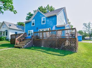 106 E 3rd St, Lake Park, IA 51347