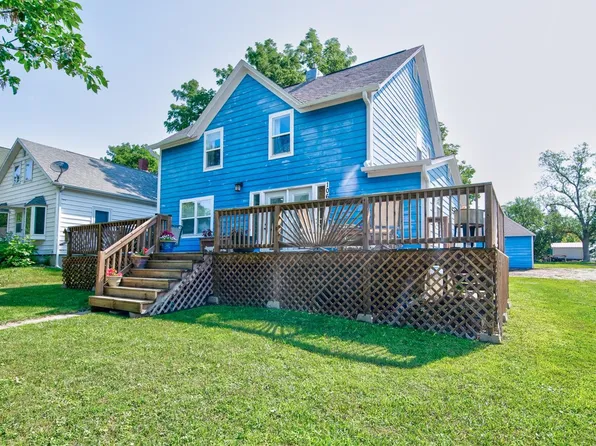 106 E 3rd St, Lake Park, IA 51347