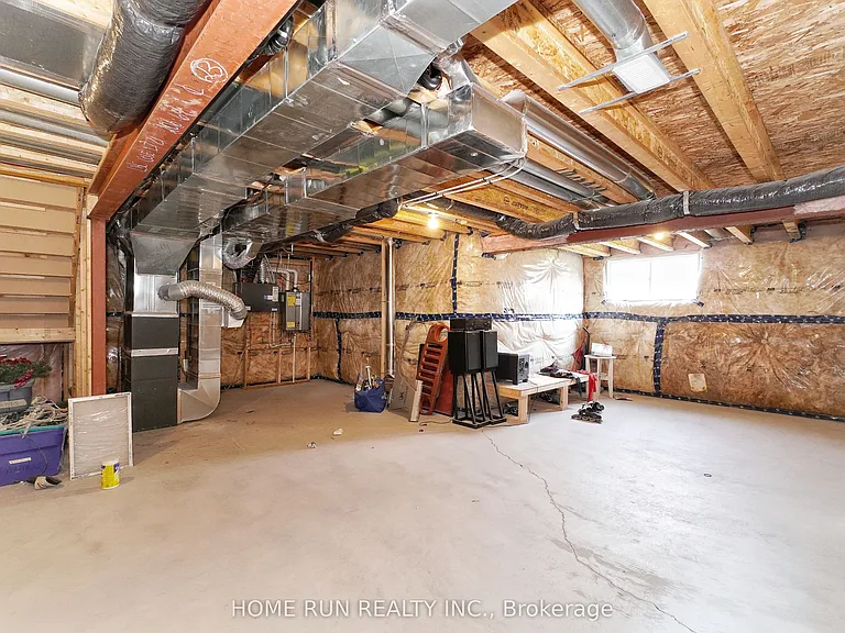 282 Nelson St E — Photo 39