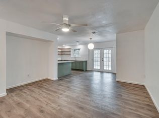 2110 Aggie Dr, Grand Prairie, TX 75051