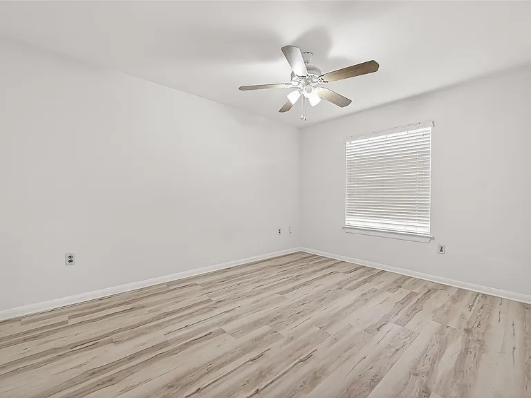 14914 W Bend Dr — Photo 33