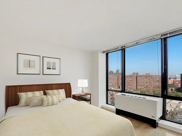 1595 Lexington Avenue image 1 of 8