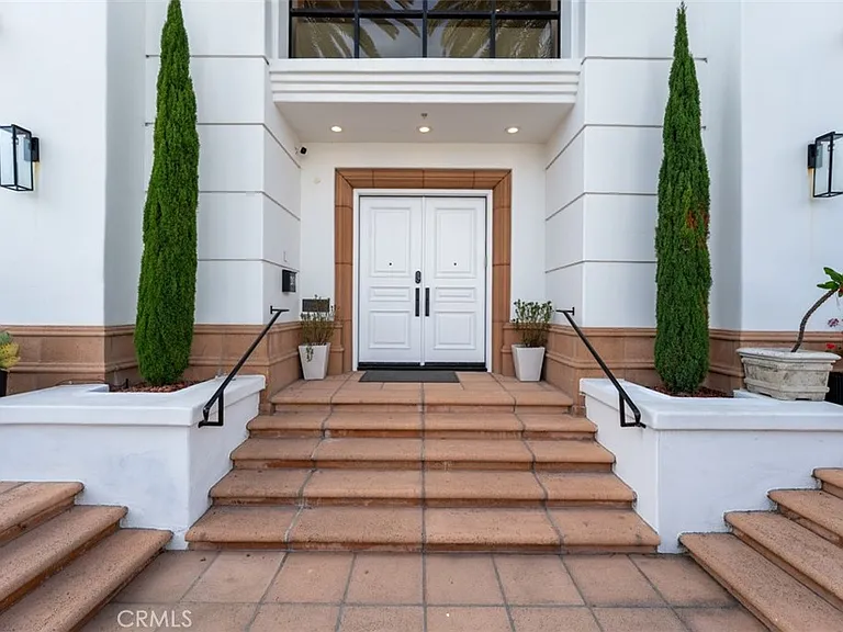 215 Poppy Ave — Photo 3