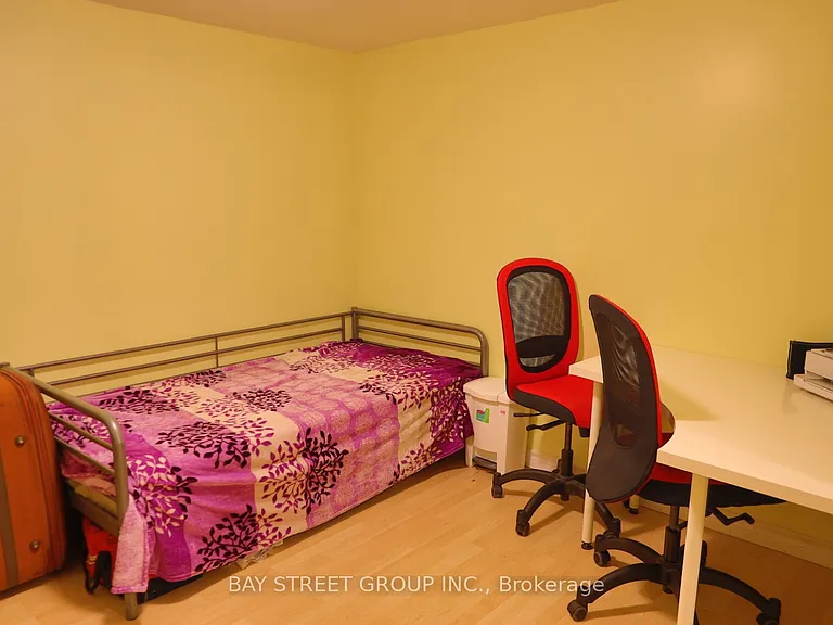 27 Stornoway Cres — Photo 13