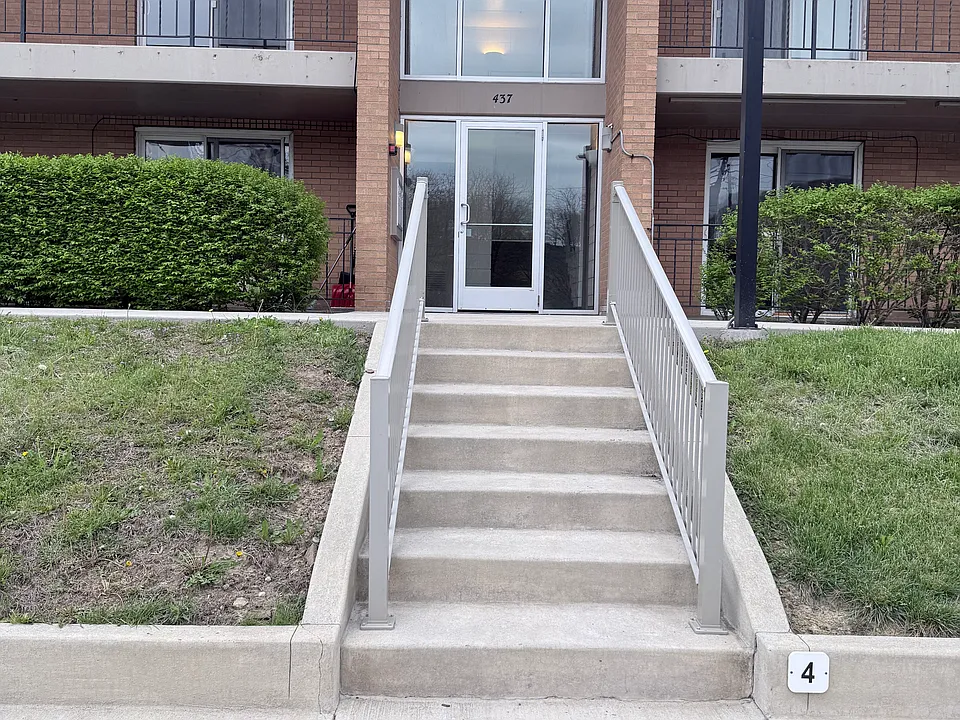 437 College Ave #3