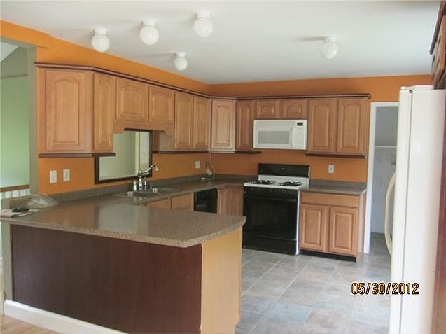 2nd image of 132 Old Turnpike Rd