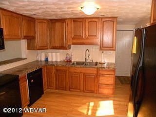 4th image of 245 Brown St