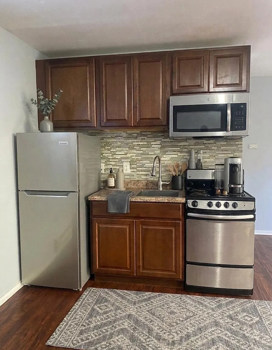 Studio, 320 sqft, $1,375 — Photo 2