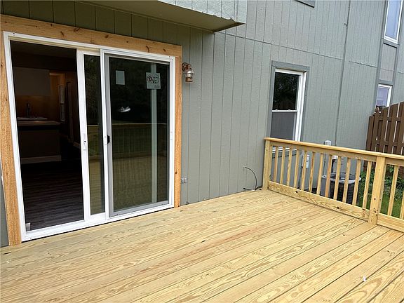 4th image of 922 Sunset Cir