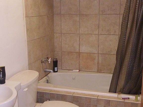 jetted tub& Tiled bath