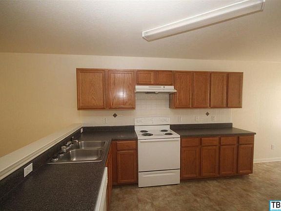 5th image of 2313 Terrace Dr APT B