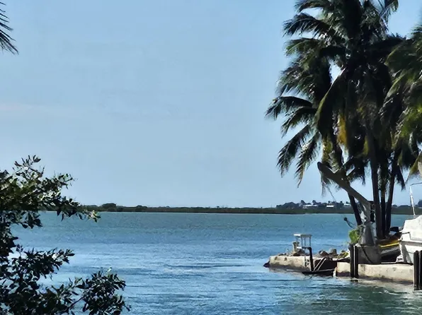 17171 Seagrape Ln, Sugarloaf Key, FL 33042