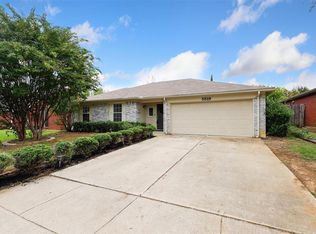 5519 Royal Meadow Ln, Arlington, TX 76017