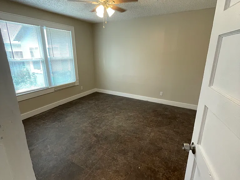513 Powell St — Photo 4