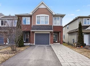 810 White Alder Ave, Ottawa, ON K1T 0G2