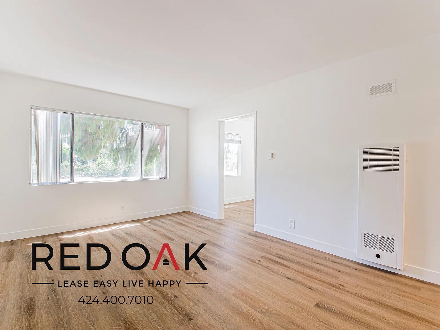 Airy One Bedroom with Eat-In Kitchen and Assigned Parking ~ In Beautiful Burbank! — Photo 1