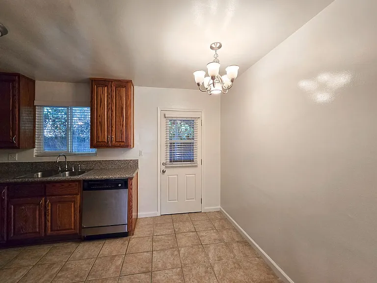 1809 Oakwood Ave — Photo 18