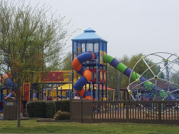 Walking distance to Charlie Daniels Park!