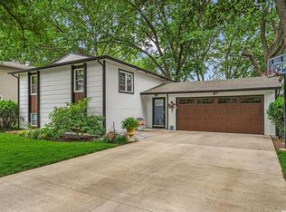 1613 W 28th Ter, Lawrence, KS 66046