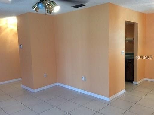 4th image of 409 Short Dr