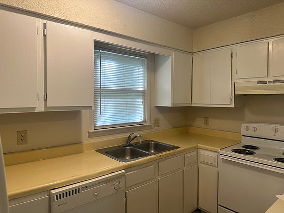 5th image of 5104 Vann St APT A