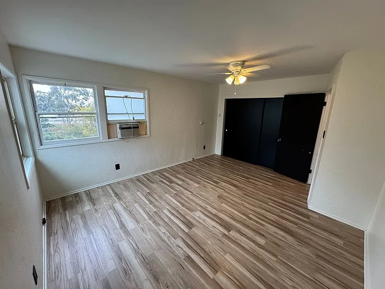Manzanita Dr — Photo 8