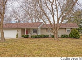 2105 E Lake Shore Dr, Taylorville, IL 62568