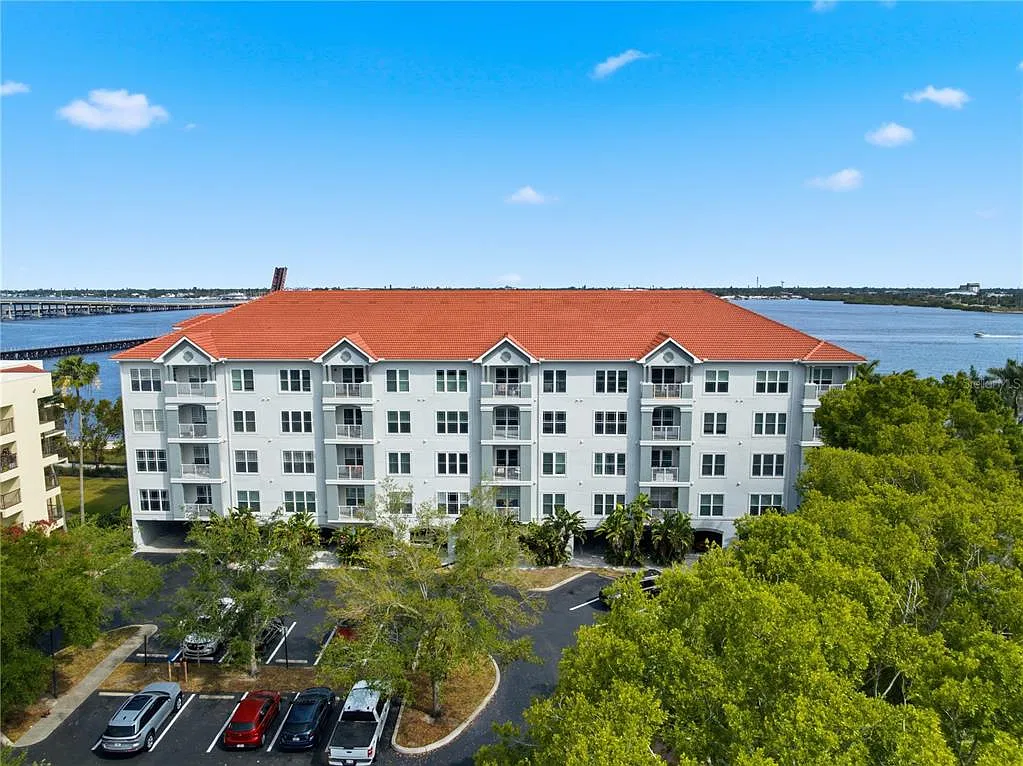 2 bed, 2.0 bath, 1009 sqft, $2,500 — Photo 2