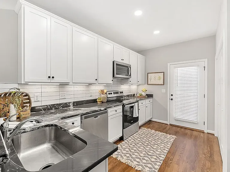 110 Landmark Ct #110 — Photo 3
