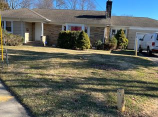 100A Park Ave, Westbury, NY 11590