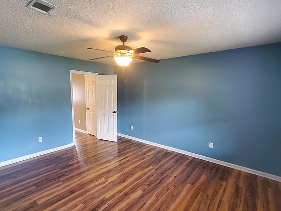 2nd image of 953 Wedgewood Way