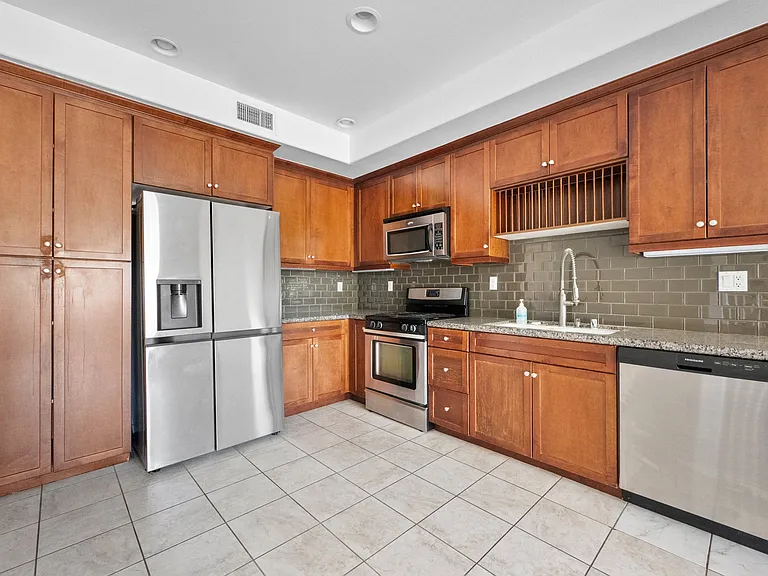3261 S Westmont Ln #4 — Photo 7