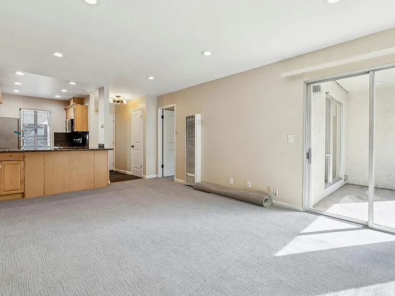 1411 Creekside Dr #28 — Photo 3